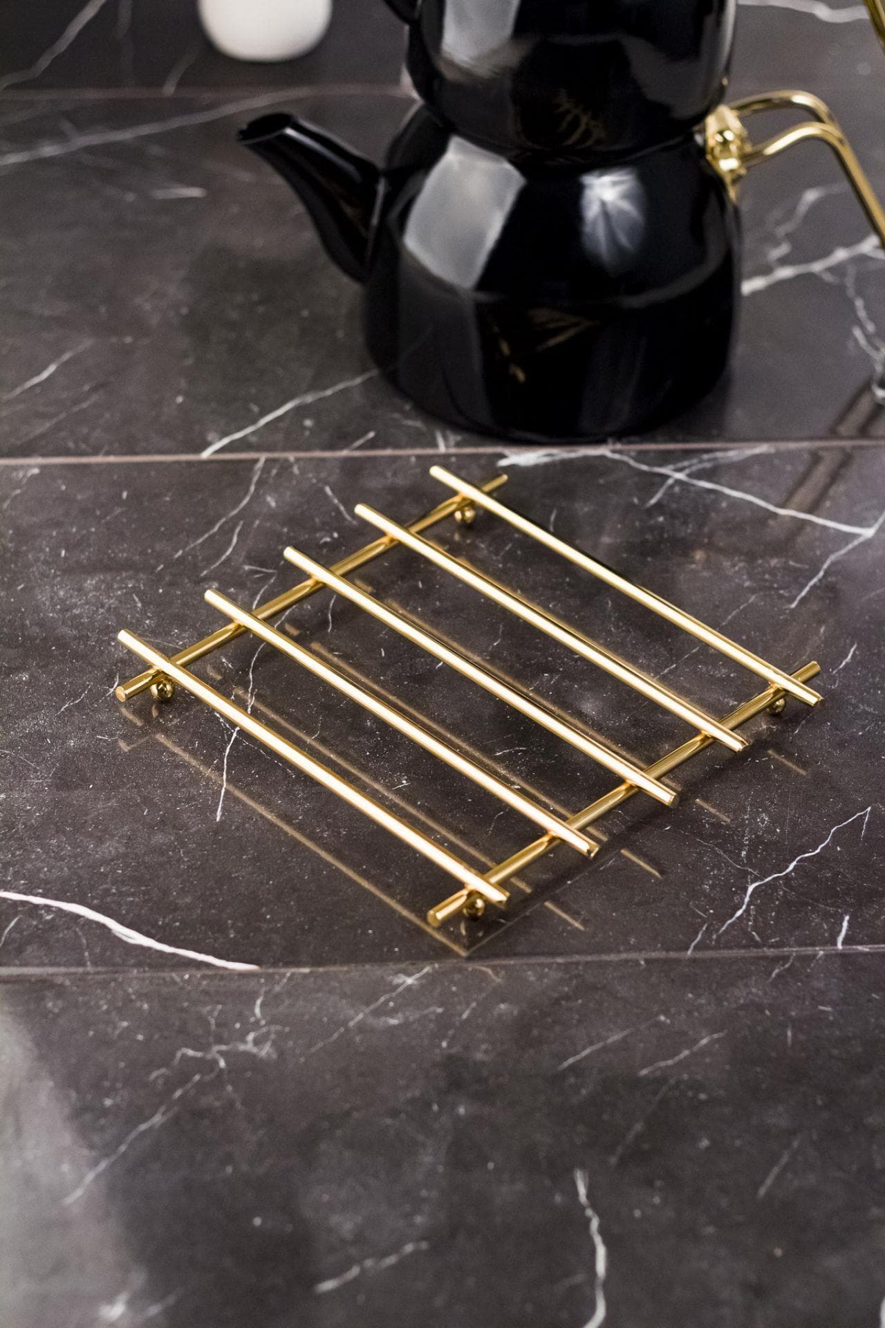 Premium Paslanmaz Çelik Tencere Altlığı - Gold Kaplama 20x20 cm Mutfak Koruyucu