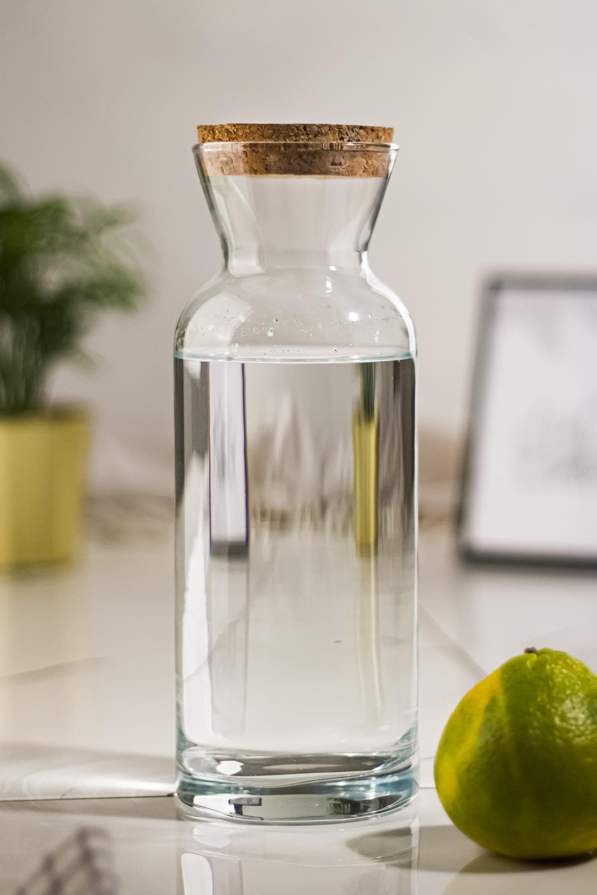 Premium Cam Sürahi 1.5 Lt - Mantar Kapaklı, Buzdolabı Rafına Sığar, Detoks ve Soğuk İçecekler İçin