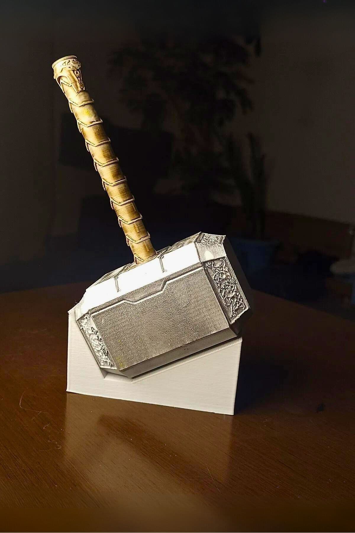 Premium Thor Mjolnir Çekici Koleksiyon Figürü - Gerçekçi Marvel Dekoratif Biblo