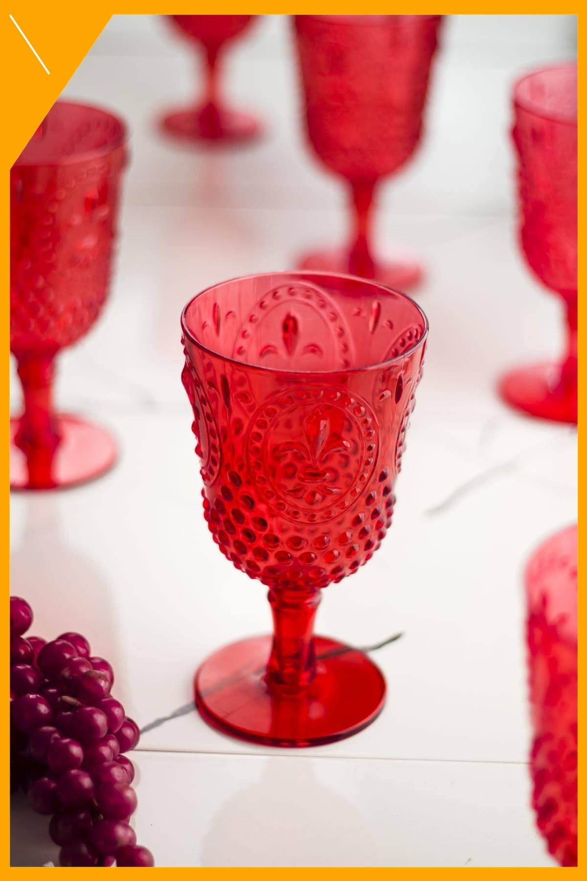 Kırılmaz Akrilik Kırmızı Ayaklı Kadeh 450 ml