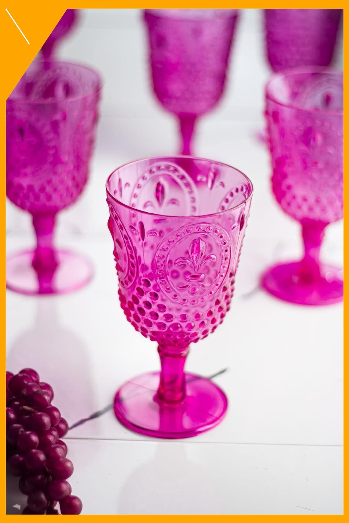 Kırılmaz Akrilik Pembe Ayaklı Kadeh 450 ml - Su ve Sunum Bardağı